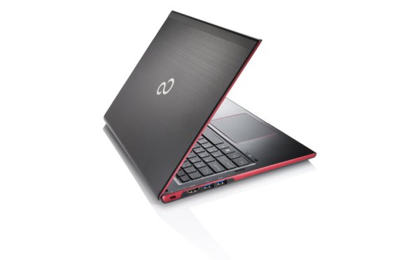 LIFEBOOK U554, Intel Core i5-4200U (2C/4T, 1.6GHz, 2.60GHz Turbo, 5GT/s, 3MB, Intel HD Graphics 4400), 33.8cm (13.3") LED 1366x768pixel, 128GB SATA III 2.5" SSD, 4GB (1x 4GB) DDR3 1600MHz PC3-12800 SO DIMM RAM, WebCam, WLAN, Bluetooth 4.0+HS, USB 3.0, HDM