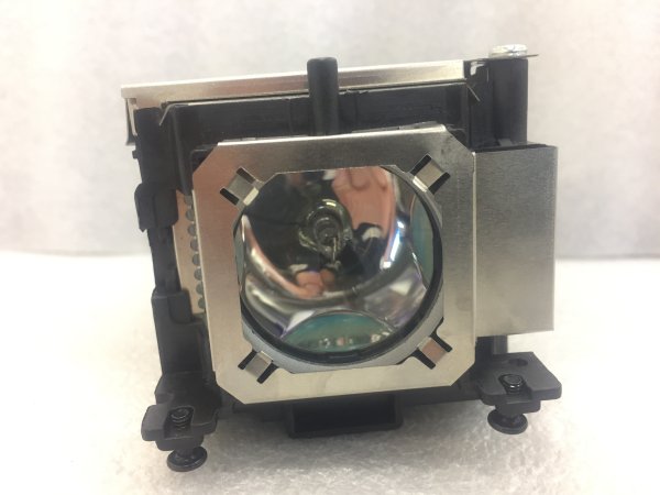 Diamond Lamps Lamp for SANYO PLC-XE33:PLC-XR201:PLC-XW200:PLC-XW200K:PLC-XW250:PLC-XW250K:PLC-XW300:PLC-XR251:PLC-XR301 Projector