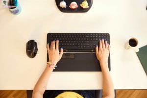 Contour Design RollerMouse Pro Regular Vegan Leather Wrist Rest Wireless