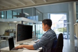 3M Privacy Filter for 27in Full Screen Monitor with COMPLY™ Magnetic Attach, 16:9, PF270W9EM